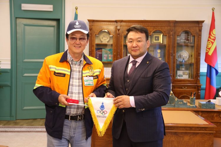 МҮОХ-ны ерөнхийлөгч Н.Түвшинбаяр Эрдэнэт, Булган аймагт ажиллаж байна