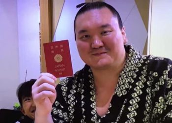 Хакухо М.Даваажаргал албан ёсоор Япон улсын иргэн болж иргэний паспортоо гардан авчээ