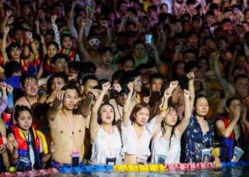 Ухань хотод энэ зуны хамгийн том хөгжмийн наадам боллоо