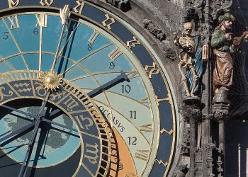 Дэлхийн хамгийн эртний одон орны цаг Прага хотод байрладаг