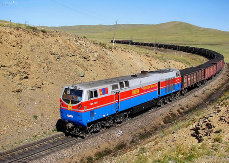 Сэрэмжлүүлэг: Ачааны галт тэргэнд 15 бог мал дайруулжээ