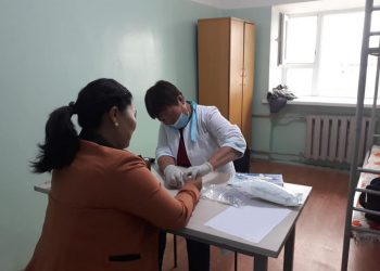 Эрүүл мэндийн урьдчилан сэргийлэх багцын үзлэг хийж байна