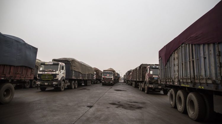 Тавантолгойн тээвэрчид ЗАМ ХААЖ, эсэргүүцлээ илэрхийлж байна