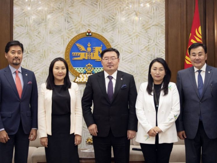 Зээлийн хүүг бууруулах стратеги батлах УИХ-ын тогтоолын төслийг өргөн барилаа