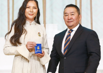 С.Жавхлангийн гэргий, дуучин Г.Эрдэнэчимэг Эхийн алдар одонгоор шагнууллаа