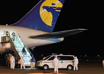 Истанбул-Улаанбаатар чиглэлийн онгоцонд мэндэлсэн ихэр охид өнөөдөр эмнэлэгээс гарч байна