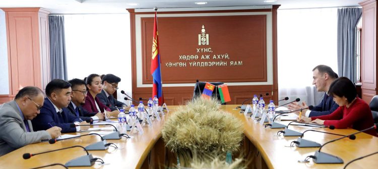 ХХААХҮЯ: Сүүний чиглэлийн эрчимжсэн цогцолбор аж ахуй хөгжүүлэх төслийг шуурхайлна