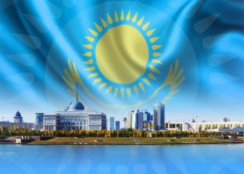 Казахстан: Төрийн албан хаагчид гадаадад данстай байхыг хориглолоо