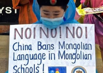 Өвөрмонгол хүүхдүүдийн сурах бичгээс Монгол шүлгүүдийг хасаж, Хятад сургааль оруулжээ