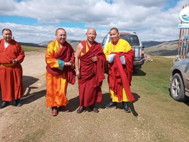 Хансүр Жадо Ринбүчи Данзанжунай Хөвсгөл аймагт морилж байна