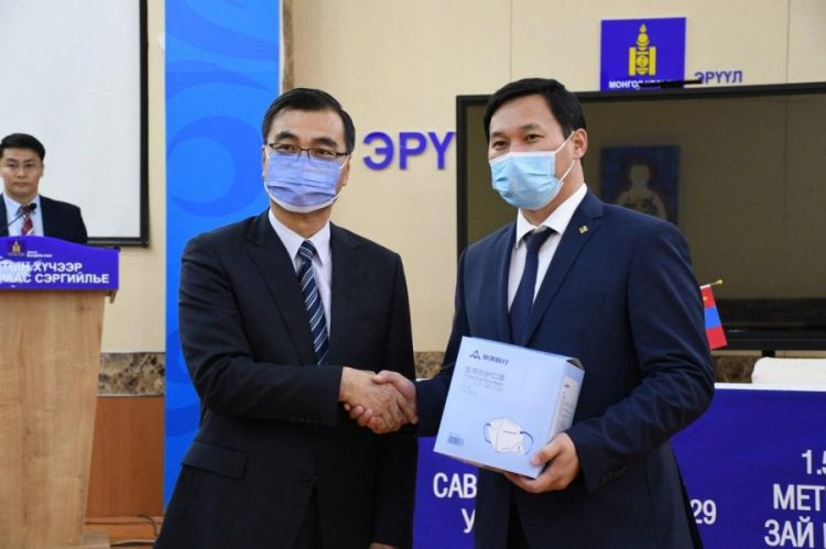 БНХАУ 100 мянган ширхэг амны хаалт хандивлав