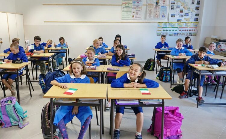 Коронавирусний халдвар тээгчидтэй ойрын хавьтлын бүх сурагчийг яаралтай тусгаарлана