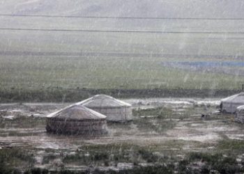 Амралтын өдрүүдэд ихэнх нутгаар бороо орно