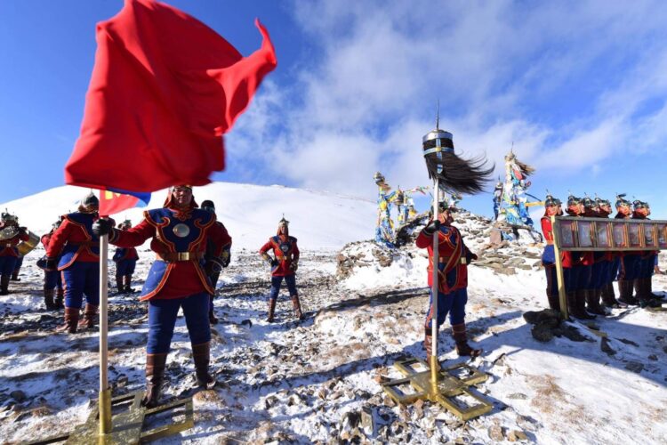 Бурхан Халдун хайрханыг тахилаа
