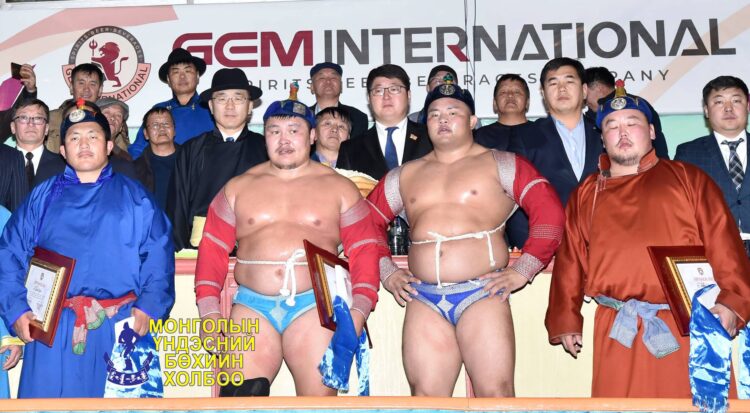 Улаанбаатар хот үүсэн байгуулагдсаны 381 жилийн ойн барилдаанд УЛСЫН ЗААН М.БАДАРЧ түрүүллээ