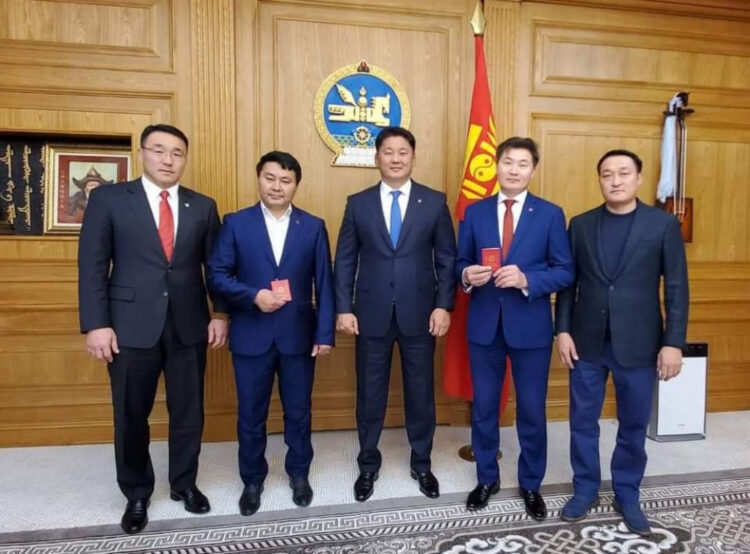 МАХН-аас дүүрэгт мандат авч чадсан ганц төлөөлөгч МАН-д элсэв