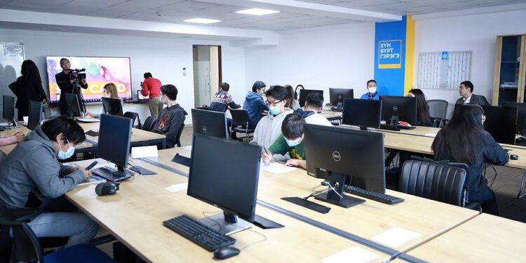 10,000 программист бэлтгэх төслийг дэмжиж, 100 хувийн тэтгэлэг олголоо