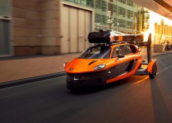 Нисдэг машин ‘Pal-V’ зорчих эрхээ авлаа