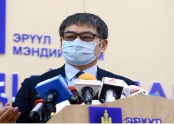 Д.Нямхүү: Kopoнaвиpуc туссан сувилагчтай хамт байсан 5 эмчийн нэгээс халдвар илэрсэн