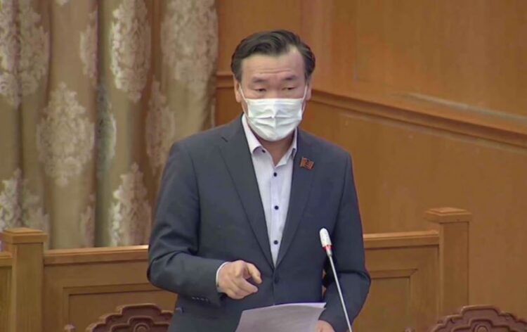 ШУУРХАЙ: УИХ-ын гишүүн С.Ганбаатар төв талбайд өлсгөлөн зарлаж эхэллээ