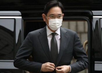 Samsung компанийн захирал Lee Jae Yong-д 2.6 жилийн хорих ял оноожээ