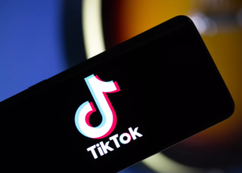 Нэрээ нууцалсан 12 настай хүүхэд ‘Тик Ток’ компанийг шүүхэд өгчээ