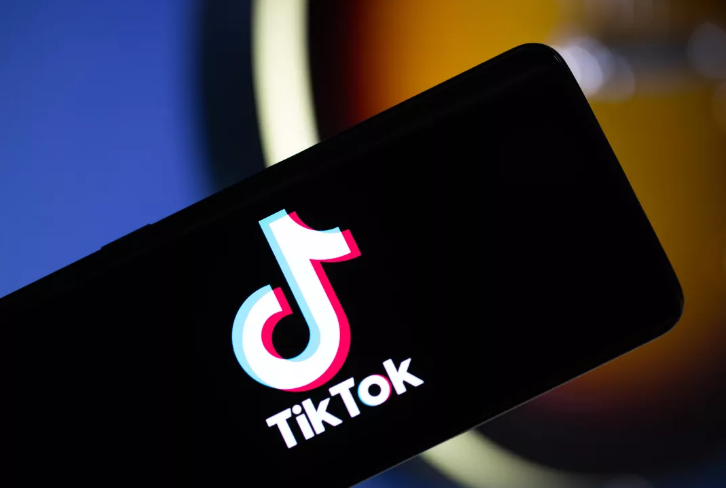 Нэрээ нууцалсан 12 настай хүүхэд ‘Тик Ток’ компанийг шүүхэд өгчээ
