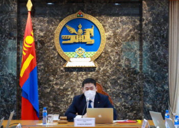 Ерөнхий сайд Эрүүл мэндийн дэд сайд болон, Төрийн нарийн бичгийг ажлаас нь чөлөөлнө