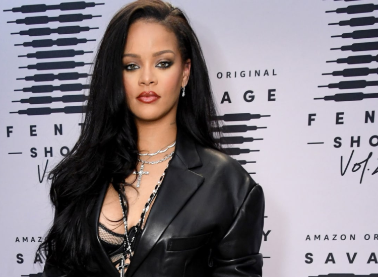 Энэтхэгчүүд Дуучин Рианна-г ‘Манай соёл бол таны хувцас биш’ хэмээн хүчтэй эсэргүүцэл үзүүллээ