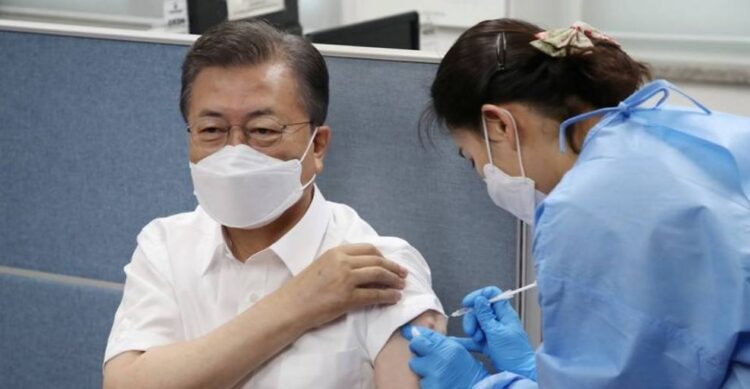 БНСУ-ын ерөнхийлөгч ‘Астразенека’ вакциныг тариуллаа