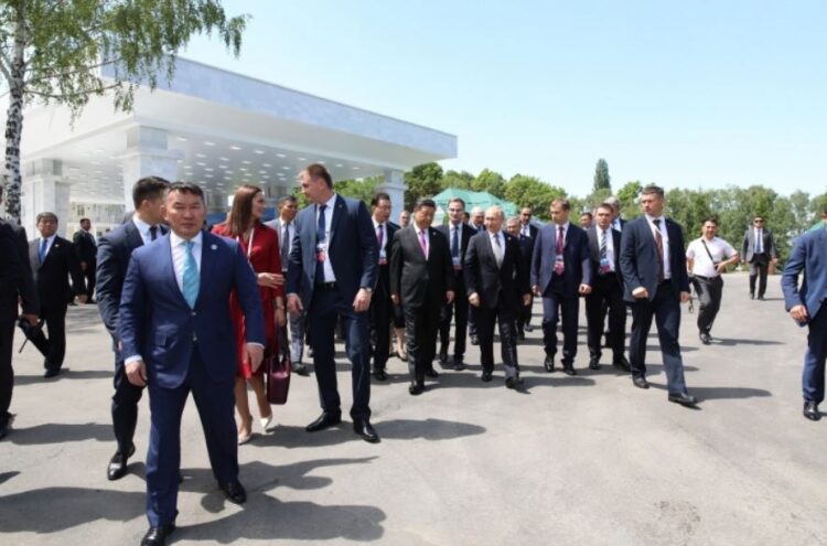 Кремльд алхаж чадаагүй Ерөнхийлөгч