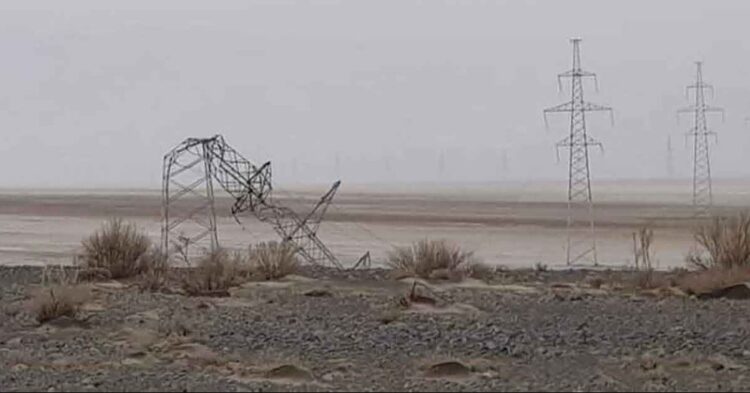 Ховд аймагт цахилгаан дамжуулах таван тулгуур унаж 24 айлын гэр нуржээ