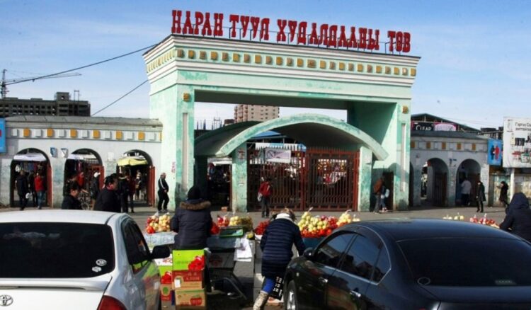 Нарантуул зах дээр худалдаа эрхэлдэг 4,700 иргэнийг гуравдугаар сарын 30-наас вакцинд хамруулна
