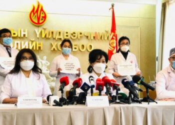 Цаг наргүй ажиллаж байгаа эмч, эмнэлэгийн ажилтнуудад илүү цагийн хөлс олгохыг шаардлаа