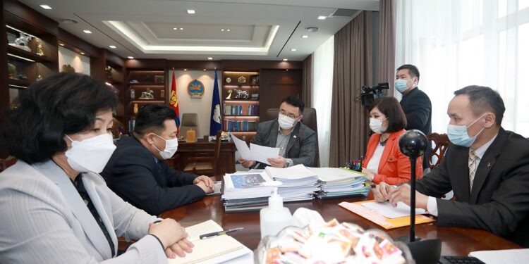 Хотын засаг дарга зохистой хөдөлмөр эрхлэлтийг дэмжих чиглэлд МҮЭХ-той хамтран ажиллана