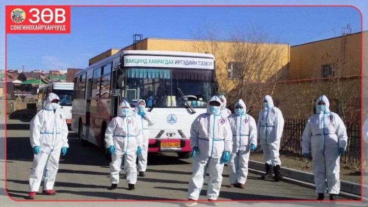 Сонгинохайрхан дүүрэг УЛААН ЗАГАЛМАЙН ХОРООТОЙ хамтран 60-аас дээш насны архаг хууч өвчтэй иргэдийг дархлаажуулалтанд хамруулж байна