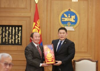 Токио 2020 олимпод оролцох баг тамирчдад Ерөнхий сайд амжилт хүсэж, төрийн далбаа гардуулав