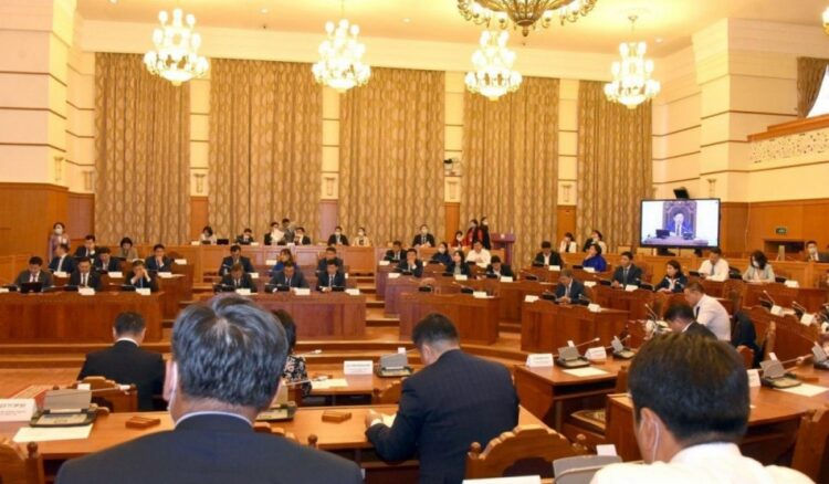 Хуульчийн бакалаврын зэргийг эчнээ, оройн ангийн сургалтаар олгодоггүй болно