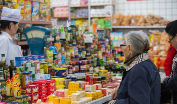 Бямба гарагаас дэлгүүрүүд 22:00, ресторанууд 24:00 цаг хүртэл ажиллана