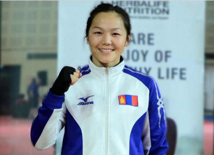 Монголын бокс 73 жилийн түүхэнд анх удаа эмэгтэй гавьяаттай боллоо