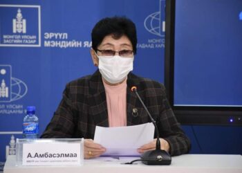 ХӨСҮТ-ийн доктор А.Амбасэлмааг хүний гавьяат эмч цолоор шагнана