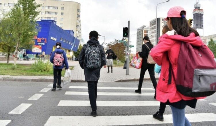 Казахстан зуны сургууль ажилуулж хичээлийн хоцрогдол нөхнө