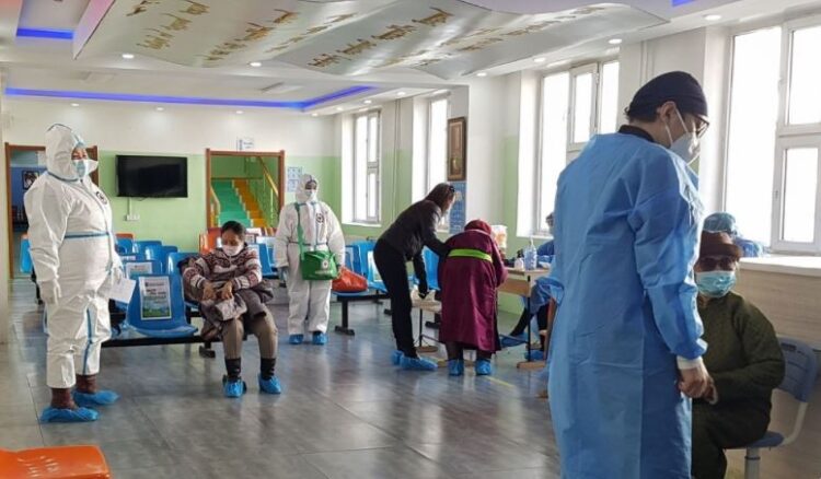 Маргаашаас 55-аас дээш насныханд Спутник-V вакцин хийнэ