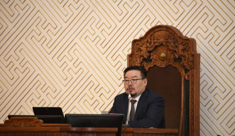 УИХ чуулган: Нийгмийн даатгалын шимтгэлийг хоёр хувиар бууруулна