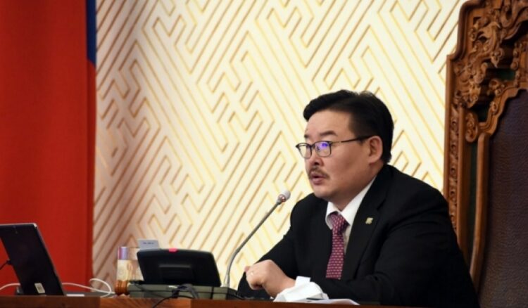 Г.Занданшатар: Наадмаа хийх ёстой