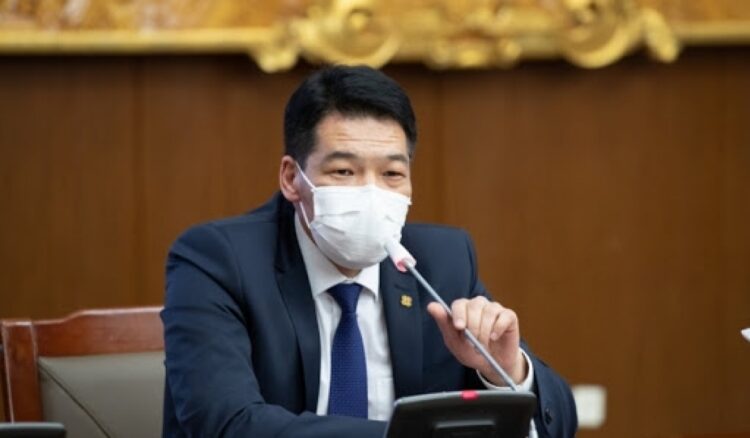 С.Энхболд: Эрүүл мэндийн салбарын 1000 хүн түрээслээд өмчлөх орон сууцанд орох эрх авсан