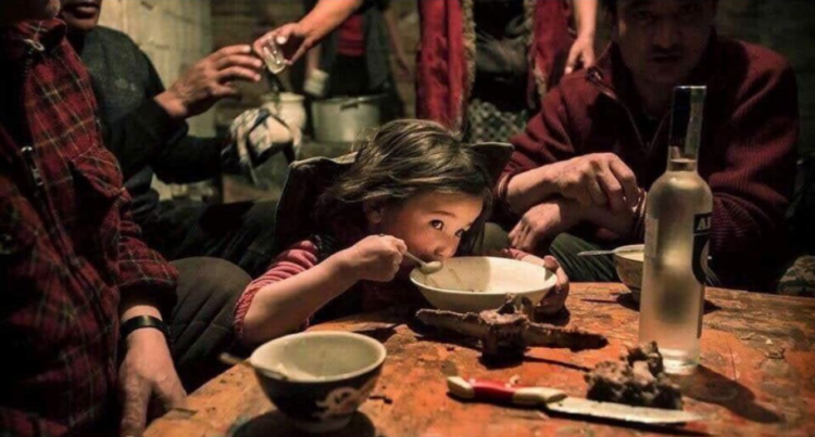 Нийт өрхийн тодорхой хувь нь хүүхдийн мөнгийг apxи, сoгтyypyyлax yндaaнд зарцуулдаг