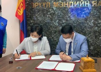 Эрүүл мэндийн ажилтнуудын цалинг хоёр дахин нэмэхээр боллоо