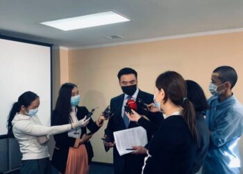 С.АМАРСАЙХАН: Наймдугаар сарын 1 гэхэд иргэдийг гаднаас эм, тариа авчир гэж явуулдаг нэг ч эмнэлэг байх ёсгүй
