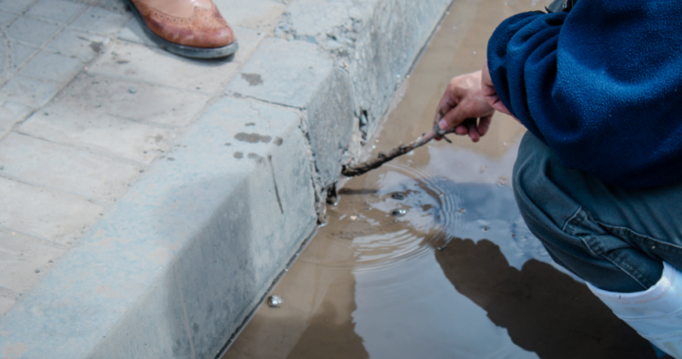 СХД: Борооны ус зайлуулах шугам сүлжээ, үерийн хамгаалалтын байгууламжийн цэвэрлэгээ, засвар арчлалтад хяналт тавьж ажиллажээ